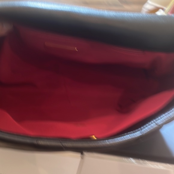 2021 Chanel 19 in Black. Very good condition - Picture 9 of 12